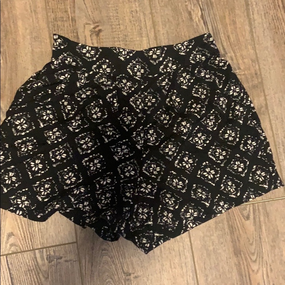 Flowey shorts